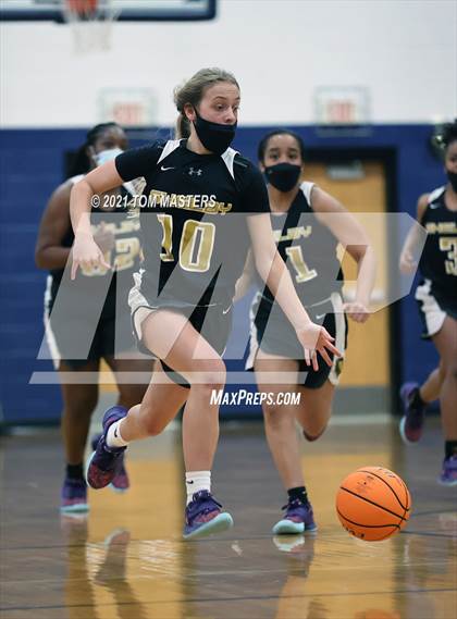 Thumbnail 1 in Shelby vs. Farmville Central (NCHSAA 2A Championship) photogallery.