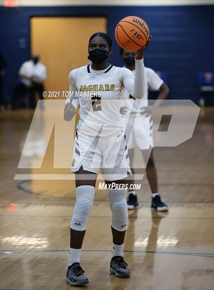 Thumbnail 2 in Shelby vs. Farmville Central (NCHSAA 2A Championship) photogallery.