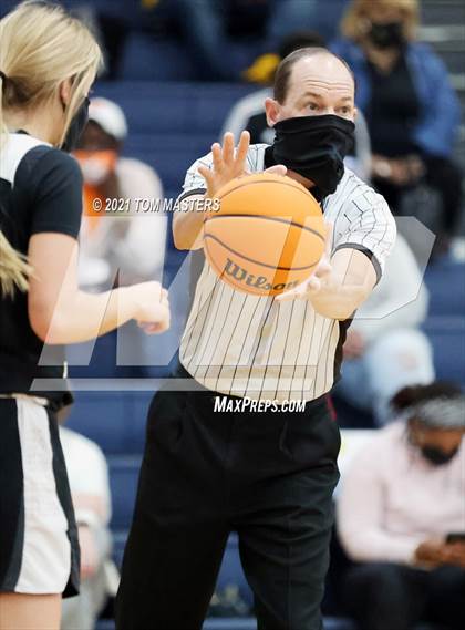 Thumbnail 3 in Shelby vs. Farmville Central (NCHSAA 2A Championship) photogallery.
