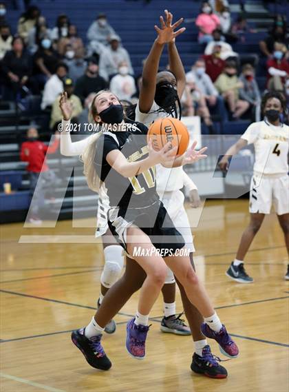 Thumbnail 2 in Shelby vs. Farmville Central (NCHSAA 2A Championship) photogallery.