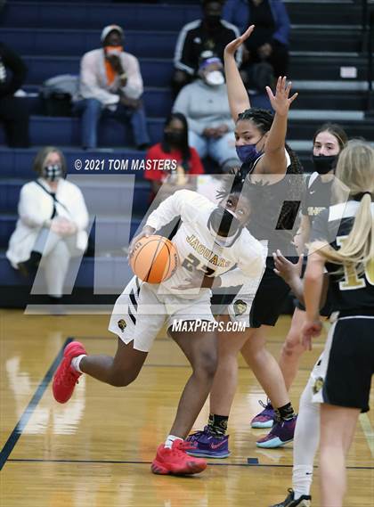 Thumbnail 1 in Shelby vs. Farmville Central (NCHSAA 2A Championship) photogallery.