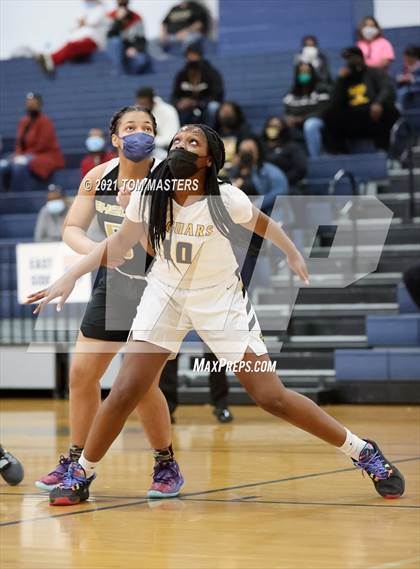 Thumbnail 2 in Shelby vs. Farmville Central (NCHSAA 2A Championship) photogallery.