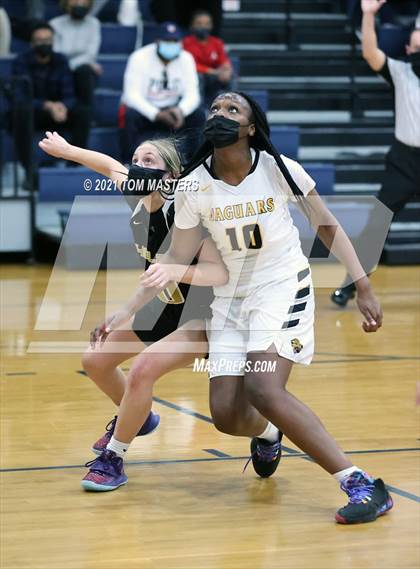 Thumbnail 1 in Shelby vs. Farmville Central (NCHSAA 2A Championship) photogallery.