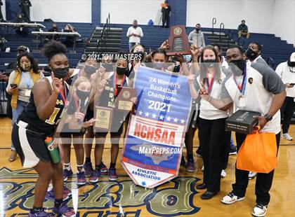 Thumbnail 3 in Shelby vs. Farmville Central (NCHSAA 2A Championship) photogallery.