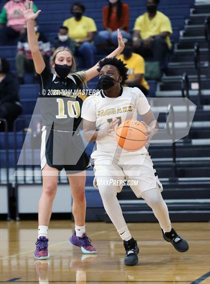 Thumbnail 2 in Shelby vs. Farmville Central (NCHSAA 2A Championship) photogallery.