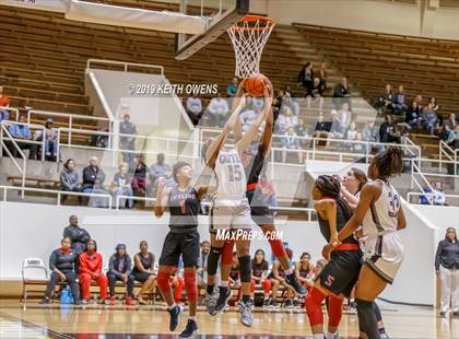 Thumbnail 2 in Guyer vs. Skyline (UIL 6A Regional Quarterfinals Playoff) photogallery.