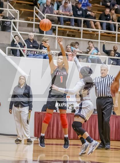 Thumbnail 2 in Guyer vs. Skyline (UIL 6A Regional Quarterfinals Playoff) photogallery.