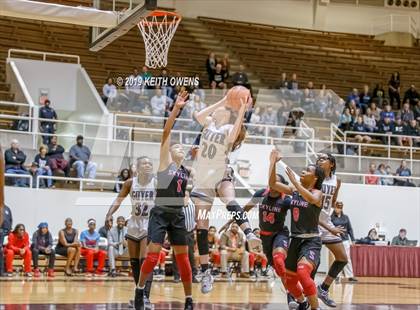 Thumbnail 2 in Guyer vs. Skyline (UIL 6A Regional Quarterfinals Playoff) photogallery.