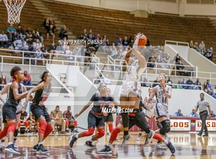 Thumbnail 1 in Guyer vs. Skyline (UIL 6A Regional Quarterfinals Playoff) photogallery.