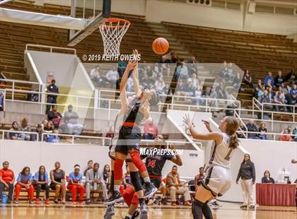 Thumbnail 2 in Guyer vs. Skyline (UIL 6A Regional Quarterfinals Playoff) photogallery.