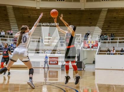 Thumbnail 3 in Guyer vs. Skyline (UIL 6A Regional Quarterfinals Playoff) photogallery.