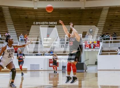 Thumbnail 1 in Guyer vs. Skyline (UIL 6A Regional Quarterfinals Playoff) photogallery.
