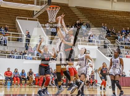 Thumbnail 1 in Guyer vs. Skyline (UIL 6A Regional Quarterfinals Playoff) photogallery.