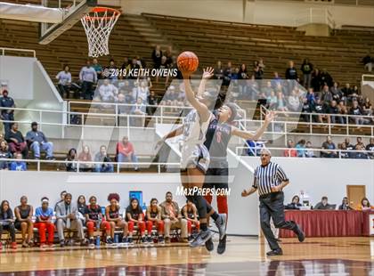 Thumbnail 1 in Guyer vs. Skyline (UIL 6A Regional Quarterfinals Playoff) photogallery.