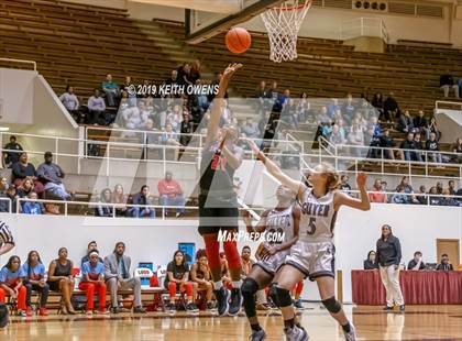 Thumbnail 2 in Guyer vs. Skyline (UIL 6A Regional Quarterfinals Playoff) photogallery.