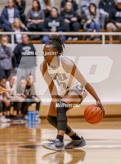 Thumbnail 2 in Guyer vs. Skyline (UIL 6A Regional Quarterfinals Playoff) photogallery.
