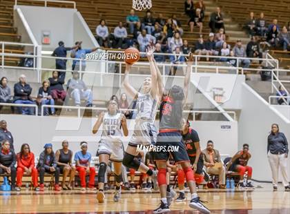 Thumbnail 1 in Guyer vs. Skyline (UIL 6A Regional Quarterfinals Playoff) photogallery.