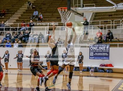 Thumbnail 1 in Guyer vs. Skyline (UIL 6A Regional Quarterfinals Playoff) photogallery.