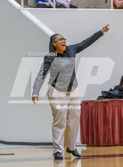 Thumbnail 1 in Guyer vs. Skyline (UIL 6A Regional Quarterfinals Playoff) photogallery.