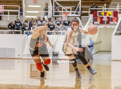 Thumbnail 3 in Guyer vs. Skyline (UIL 6A Regional Quarterfinals Playoff) photogallery.