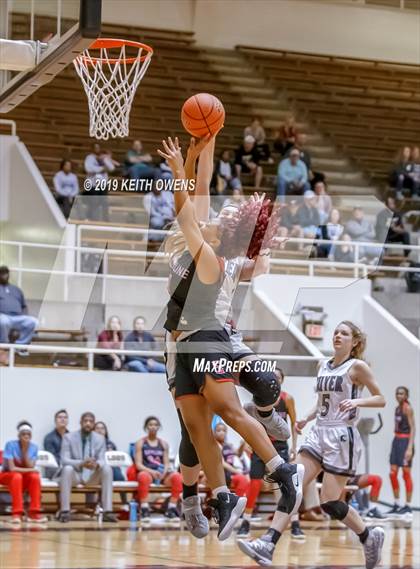 Thumbnail 1 in Guyer vs. Skyline (UIL 6A Regional Quarterfinals Playoff) photogallery.