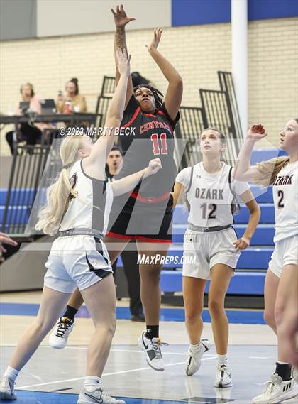 Thumbnail 2 in Central vs Ozark (Bill Rowe's Queen City Showcase) photogallery.