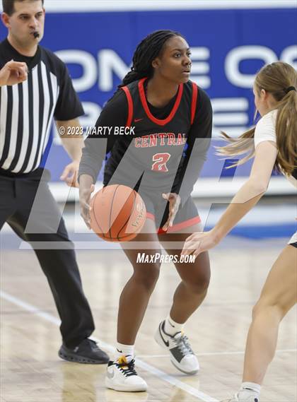 Thumbnail 3 in Central vs Ozark (Bill Rowe's Queen City Showcase) photogallery.