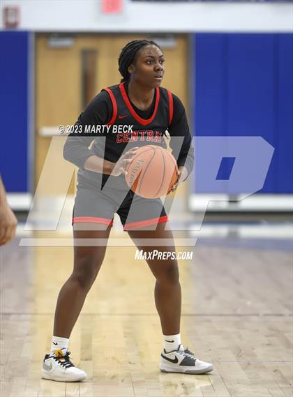 Thumbnail 1 in Central vs Ozark (Bill Rowe's Queen City Showcase) photogallery.
