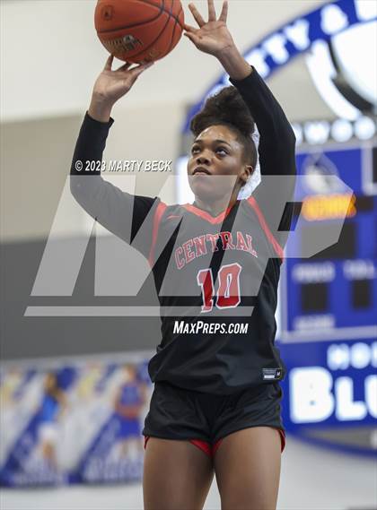 Thumbnail 2 in Central vs Ozark (Bill Rowe's Queen City Showcase) photogallery.