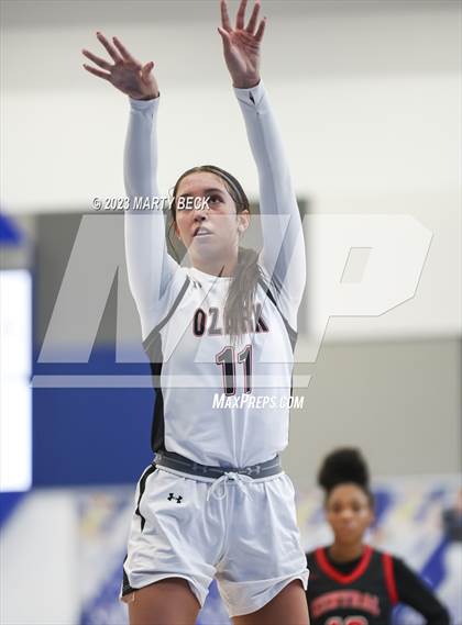 Thumbnail 2 in Central vs Ozark (Bill Rowe's Queen City Showcase) photogallery.