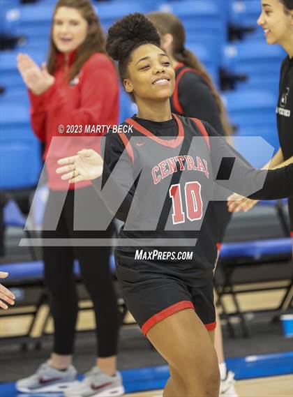 Thumbnail 1 in Central vs Ozark (Bill Rowe's Queen City Showcase) photogallery.