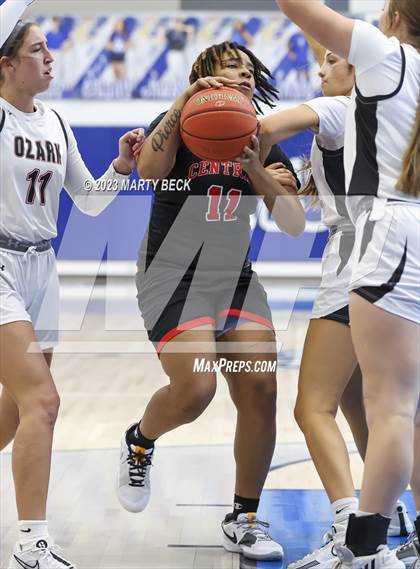 Thumbnail 2 in Central vs Ozark (Bill Rowe's Queen City Showcase) photogallery.