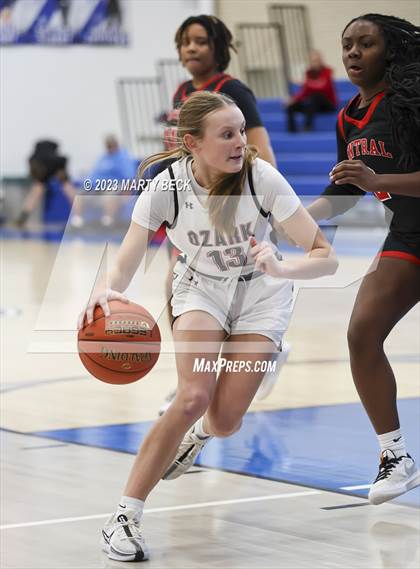 Thumbnail 3 in Central vs Ozark (Bill Rowe's Queen City Showcase) photogallery.