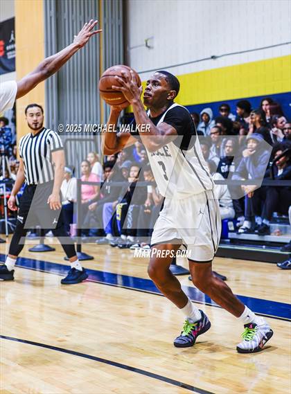 Thumbnail 3 in Cardinal Hayes vs Eagle Academy (City Is Mine Classic) photogallery.