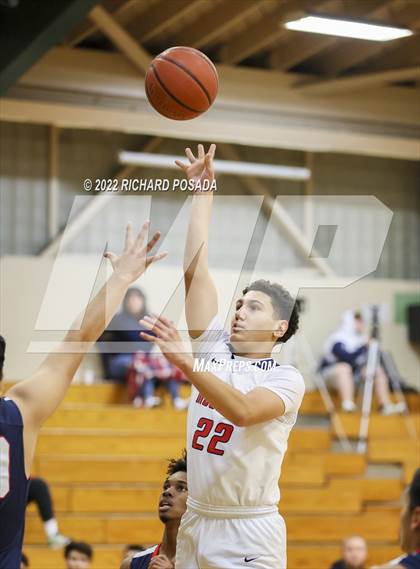 Thumbnail 1 in East Bakersfield vs. Tulare Western photogallery.