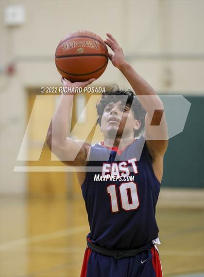 Thumbnail 2 in East Bakersfield vs. Tulare Western photogallery.