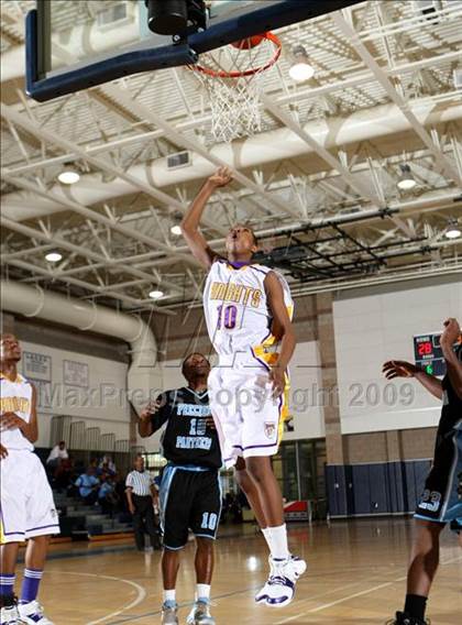 Thumbnail 3 in Lynwood vs. Precision (MLK Hoops Shootout) photogallery.