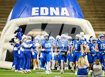 Thumbnail 1 in Columbus vs. Edna (UIL 3A D1 Football Semifinal) photogallery.