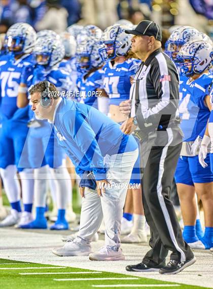 Thumbnail 2 in Columbus vs. Edna (UIL 3A D1 Football Semifinal) photogallery.