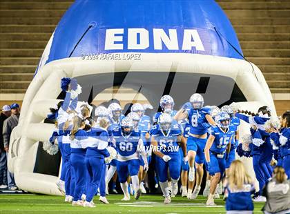 Thumbnail 3 in Columbus vs. Edna (UIL 3A D1 Football Semifinal) photogallery.