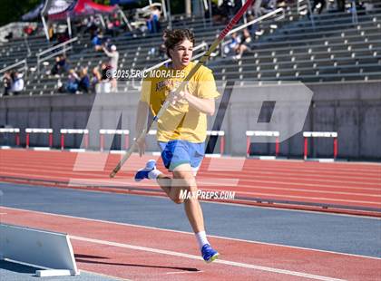 Thumbnail 3 in West Coast Relays photogallery.
