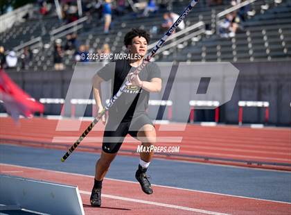 Thumbnail 3 in West Coast Relays photogallery.