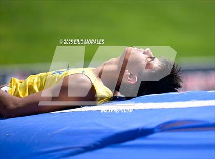 Thumbnail 3 in West Coast Relays photogallery.