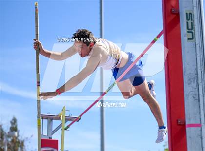 Thumbnail 3 in West Coast Relays photogallery.