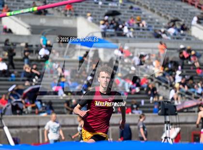 Thumbnail 1 in West Coast Relays photogallery.