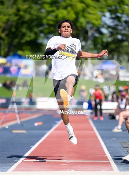 Thumbnail 1 in West Coast Relays photogallery.