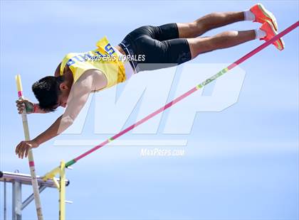 Thumbnail 2 in West Coast Relays photogallery.