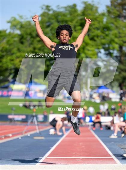 Thumbnail 1 in West Coast Relays photogallery.