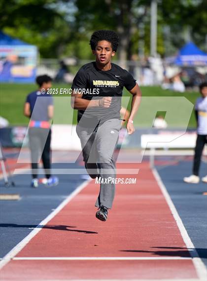 Thumbnail 1 in West Coast Relays photogallery.