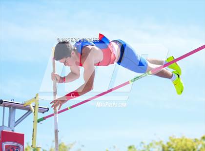 Thumbnail 3 in West Coast Relays photogallery.